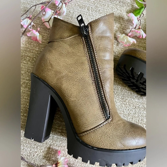 2 Lips Too Camel Platform Zipper Bootie - Size 6.5 - Picture 2 of 6